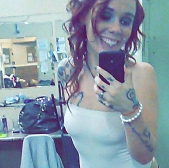 Meet your Posher, Cyn💚!! - Picture 2 of 16